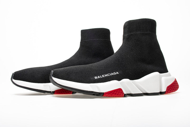 les sneakers Balenciaga Triple S "Beige Green Yellow" Femme sont un témoignage de l'engagement de Balenciaga à combiner style et innovation.