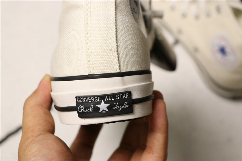 Premièrement : Les baskets Converse Femme se distinguent par leur design iconique et leur esthétique vintage.