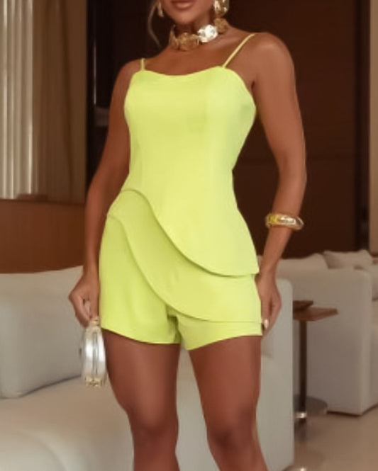 Premièrement : Adoptez un style chic et décontracté avec cette Combinaison bandeau froncée à bretelles spaghetti, barboteuse décontractée, coupe ajustée femme