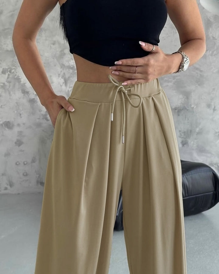 Premièrement : Ce Pantalon taille haute élastique à revers et cordon de serrage , coupe ample et décontractée , froncé Femme .