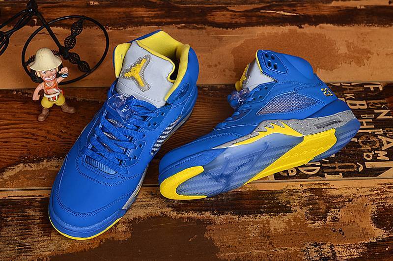 Premièrement, les baskets Air Jordan 5 Femme incarnent un mélange parfait de style audacieux et de performance exceptionnelle.