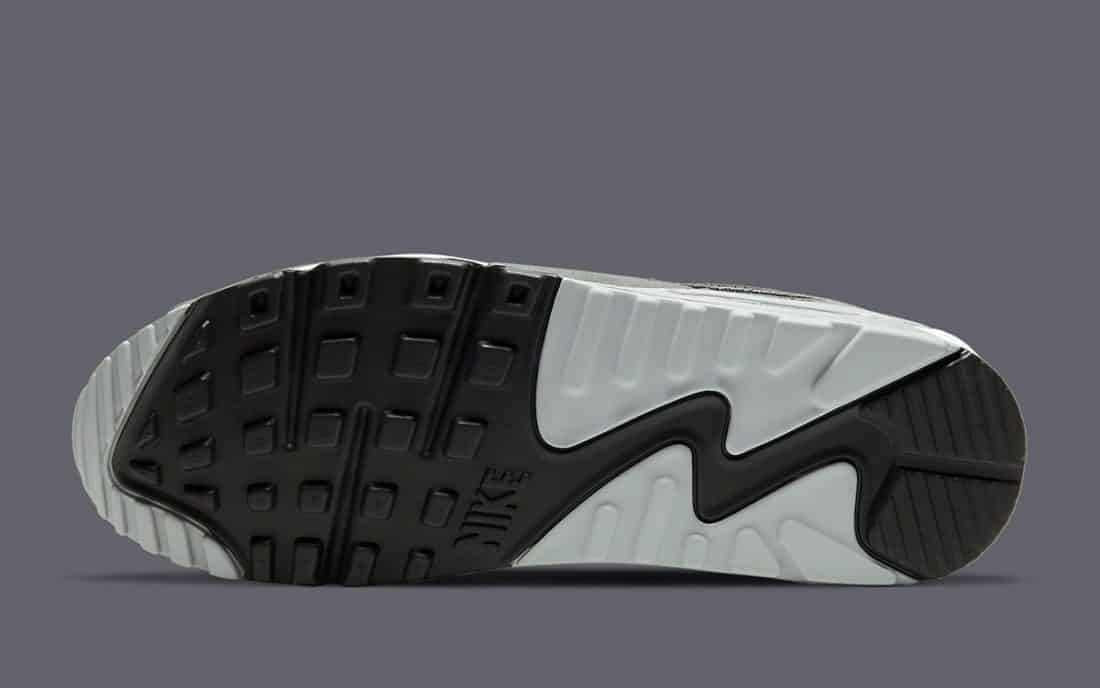 Les baskets Nike Air Max 90 Futura sont des pièces maîtresses de la mode.