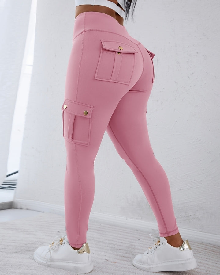 Premièrement : Ce Legging de motard taille haute avec poches à rabat pour soulever les fesses.