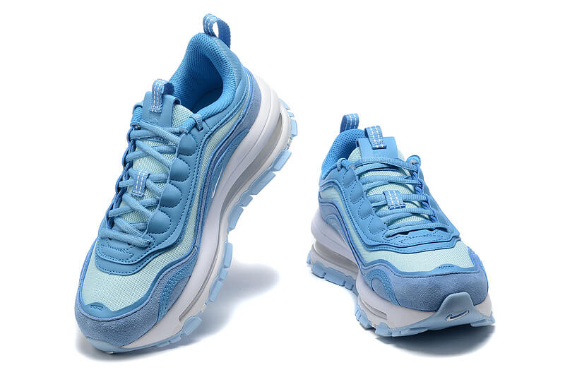 Premièrement, les baskets Nike Air Max 97 Femme incarnent un design emblématique et audacieux.

Inspirées des lignes fluides des trains à grande vitesse japonais.