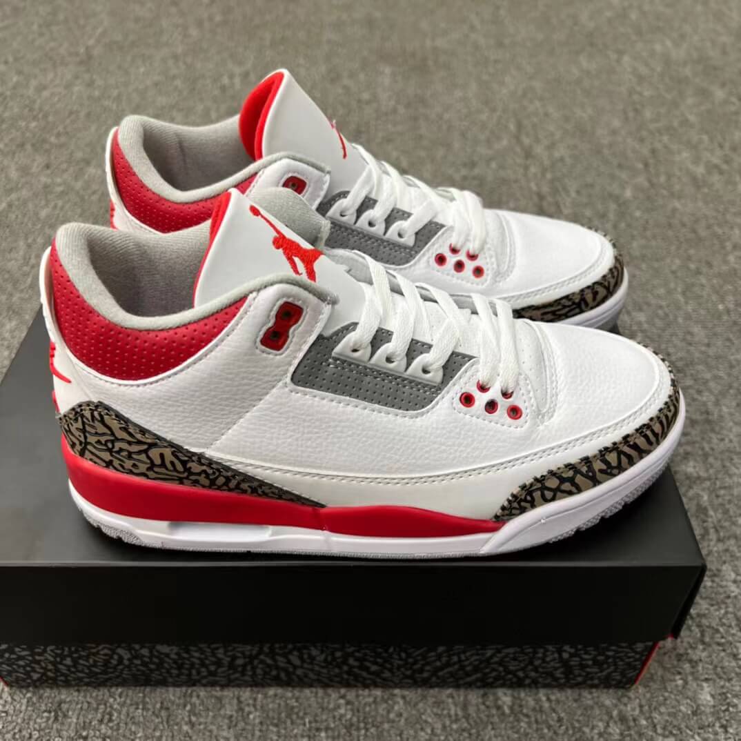 Premièrement, les baskets Air Jordan 3 Femme sont un symbole de style intemporel et de performance de haut niveau.
