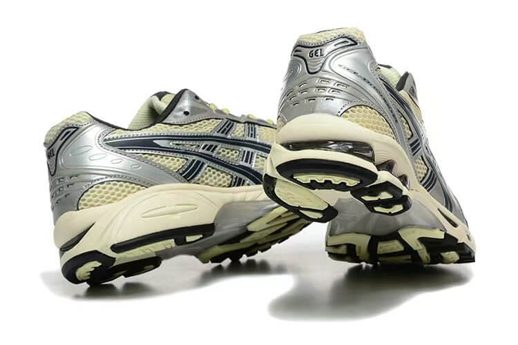 Premièrement :Les baskets Asics GEL-KAYANO offrent une combinaison parfaite de style et de performance.