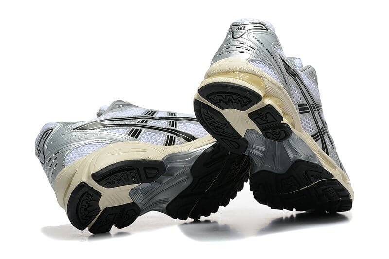 Premièrement :Les baskets Asics GEL-KAYANO offrent une combinaison parfaite de style et de performance. Leur design élégant et leurs technologies de pointe les rendent idéales pour les coureurs et les amateurs de mode.