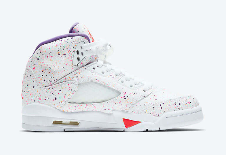 Premièrement, les baskets Air Jordan 5 Femme incarnent un mélange parfait de style audacieux et de performance exceptionnelle.