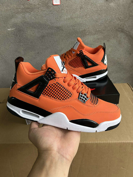 Premièrement : Les baskets Air Jordan 4 Femme se distinguent par leur design iconique et leur capacité à allier style et fonctionnalité.