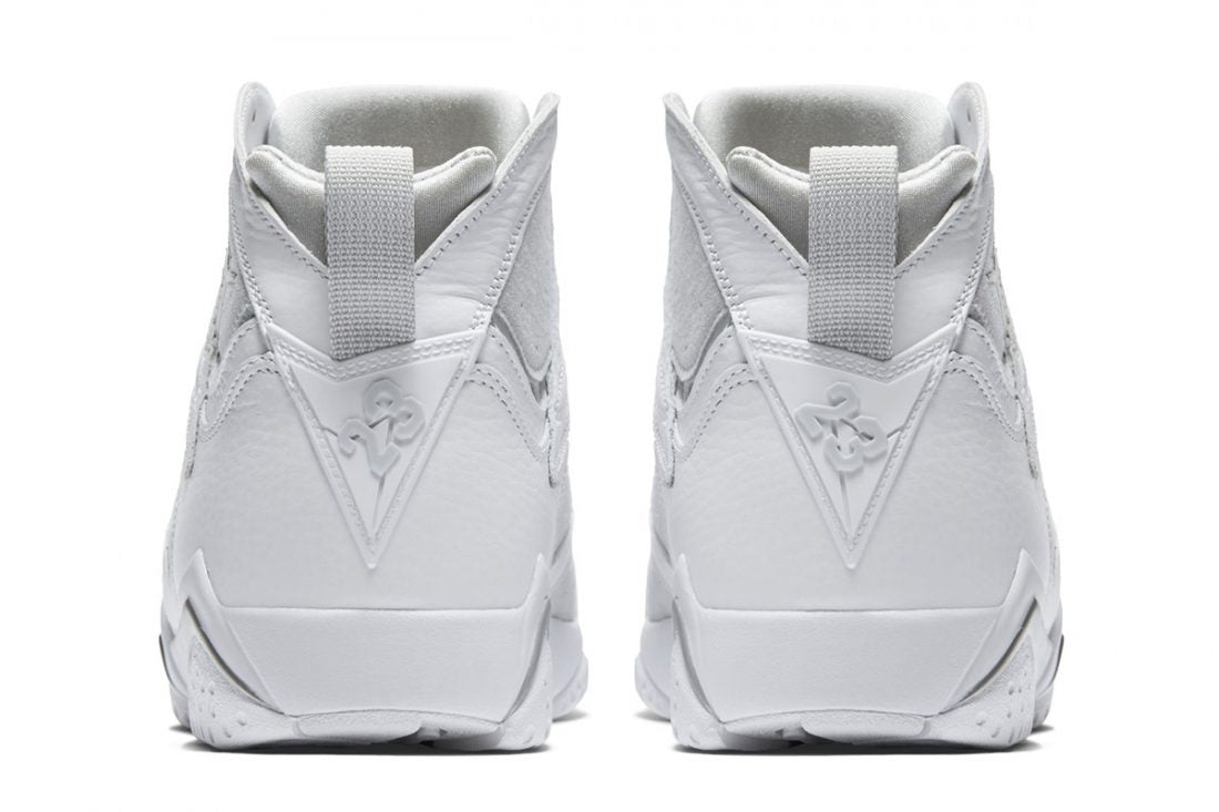 Premièrement, les baskets Air Jordan 7 Femme se distinguent par leur design iconique et leur confort exceptionnel.