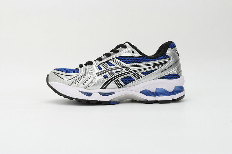 Résultats de l'engagement emblématique de la marque Asics à combiner style et innovation, les sneakers Asics Femme  sont des pièces maîtresses de la mode sportive.