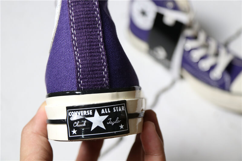 Premièrement : Les baskets Converse Femme se distinguent par leur design iconique et leur esthétique vintage.