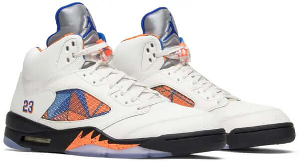 Premièrement, les baskets Air Jordan 5 Femme incarnent un mélange parfait de style audacieux et de performance exceptionnelle.