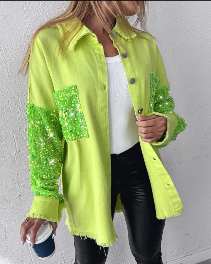 Premièrement : Apportez une touche d’éclat à votre look avec cette Veste décontractée à paillettes et patchwork à manches longues avec bouton sur le devant et ourlet brut femme 