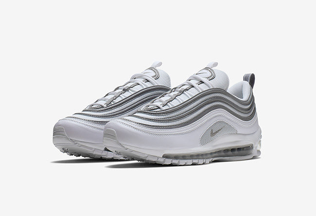 Les baskets Nike Air Max 97 Femme  sont des pièces maîtresses de la mode. Avec un look décontractée style iconique tendance olution emblématique de la ligne Nike, les Nike Air Max 97 sont un témoignage de l'engagement de Nike à combiner style et innovation.