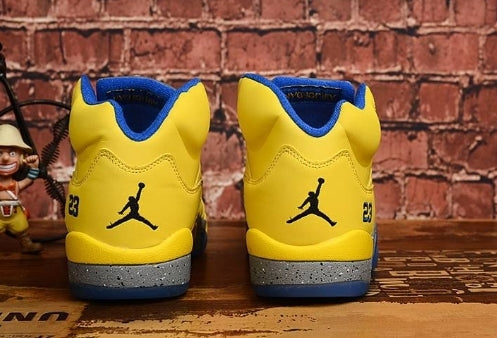 Premièrement, les baskets Air Jordan 5 Femme incarnent un mélange parfait de style audacieux et de performance exceptionnelle.