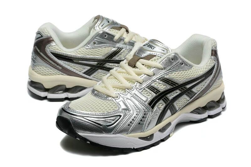 Premièrement :Les baskets Asics GEL-KAYANO offrent une combinaison parfaite de style et de performance. Leur design élégant et leurs technologies de pointe les rendent idéales pour les coureurs et les amateurs de mode.