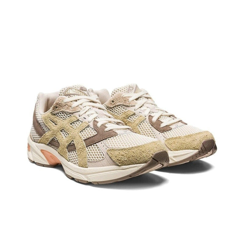 Premièrement :Les baskets Asics  offrent une combinaison parfaite de style et de performance.