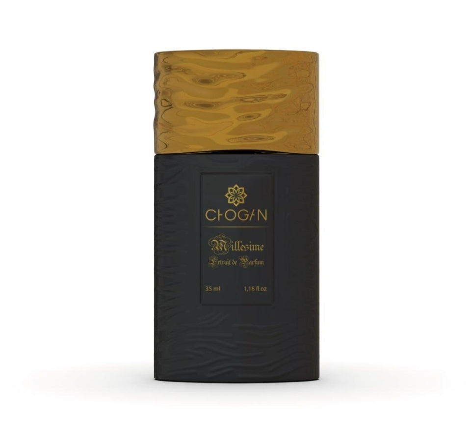 Les parfums Chogan pour homme offrent une combinaison parfaite d’élégance raffinée et de séduction intemporelle. Devenez irrésistible