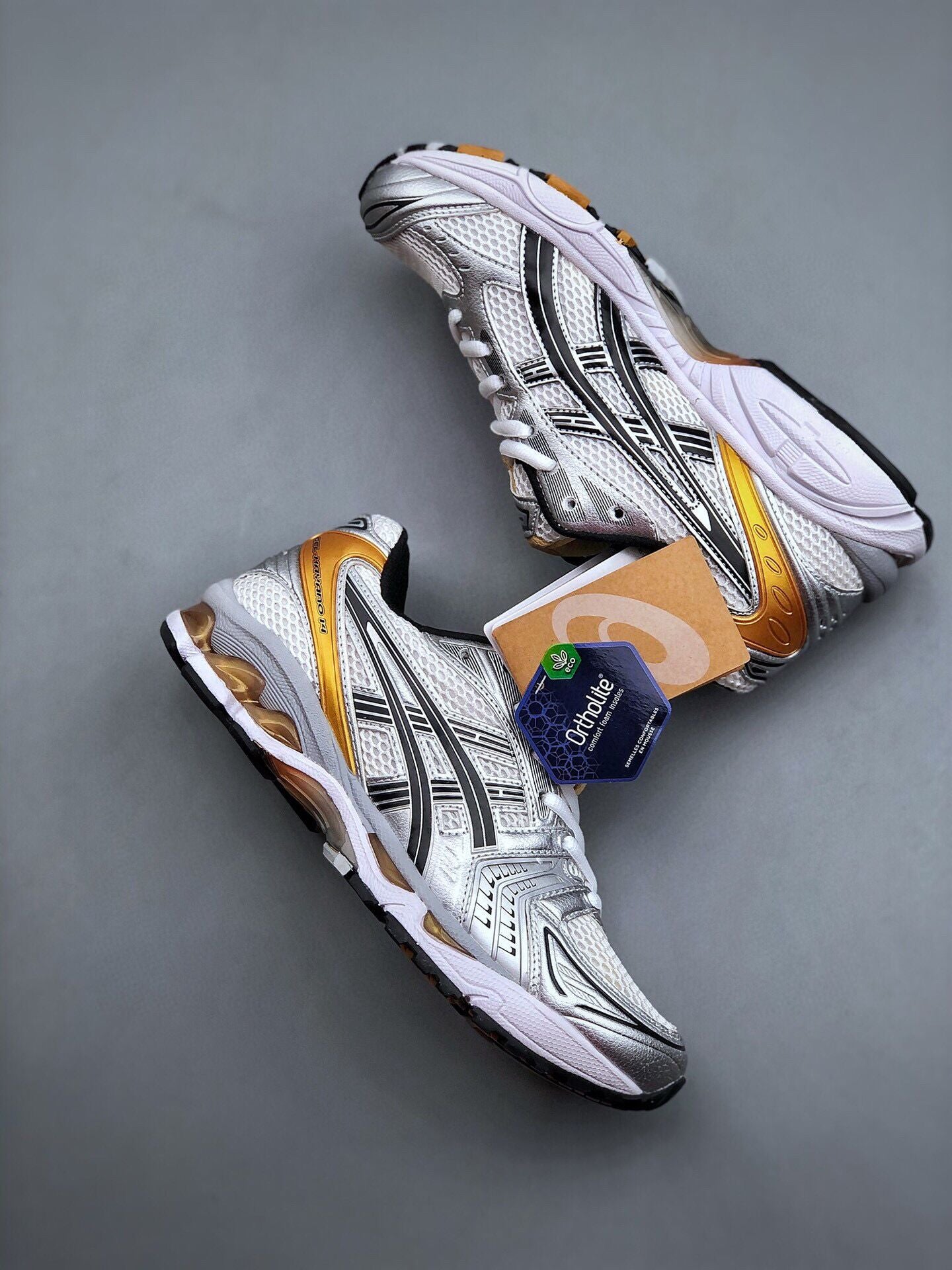 Résultats de l'engagement emblématique de la marque Asics à combiner style et innovation, les sneakers Asics Femme  sont des pièces maîtresses de la mode sportive.