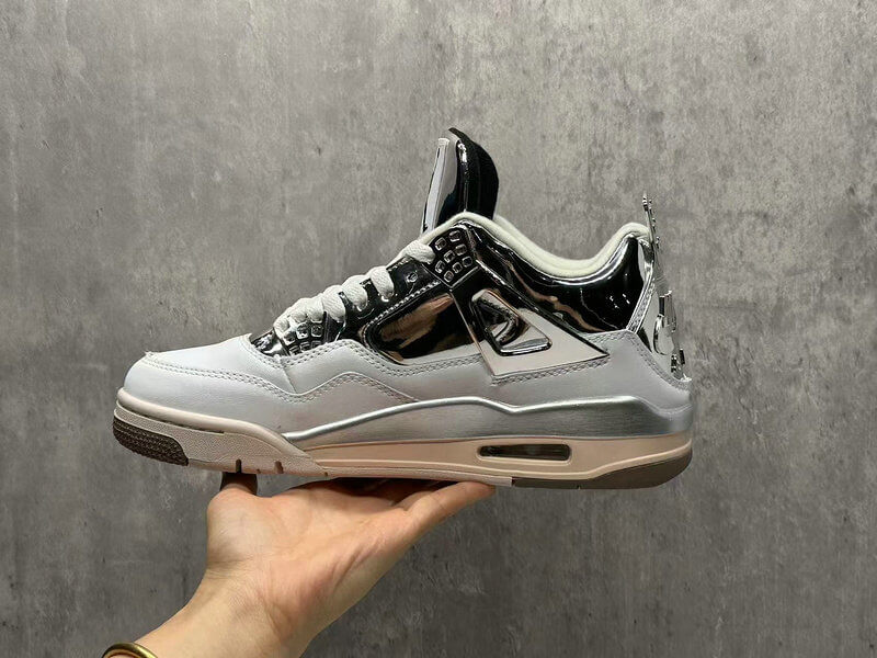 Premièrement : Les baskets Air Jordan 4 Femme se distinguent par leur design iconique et leur capacité à allier style et fonctionnalité.