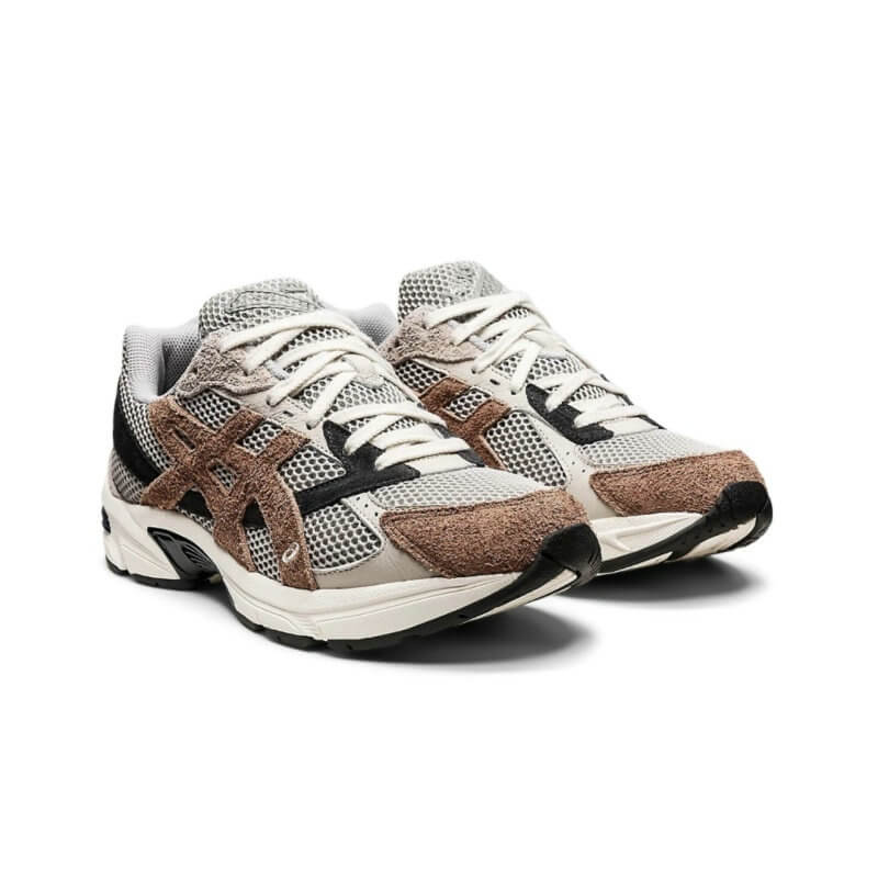 Premièrement :Les baskets Asics  offrent une combinaison parfaite de style et de performance. Leur design élégant et leurs technologies de pointe les rendent idéales pour les coureurs et les amateurs de mode.