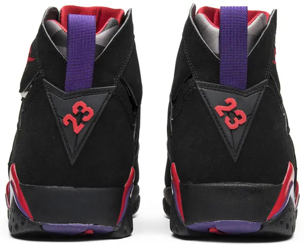 Premièrement, les baskets Air Jordan 7 Femme se distinguent par leur design iconique et leur confort exceptionnel.