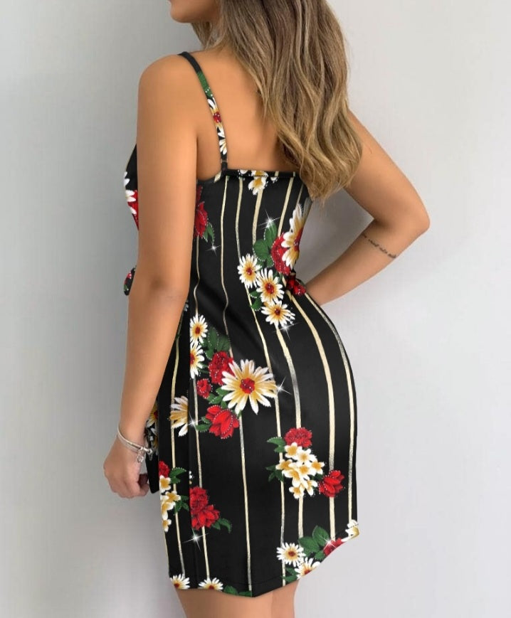 Premièrement : Cette Robe courte décontractée à bretelles spaghetti et col en V à imprimé floral pailetté avec détails croisés Femme.