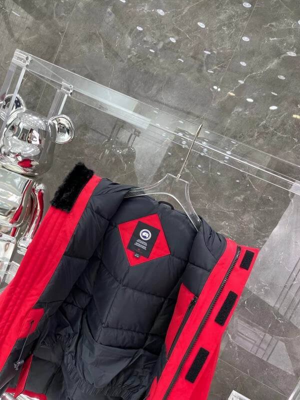 Résultat de l'évolution emblématique de la marque Canada G00se Femme, la Doudoune Canada G00se Femme est un témoignage de l'engagement de Canada G00se à combiner style,