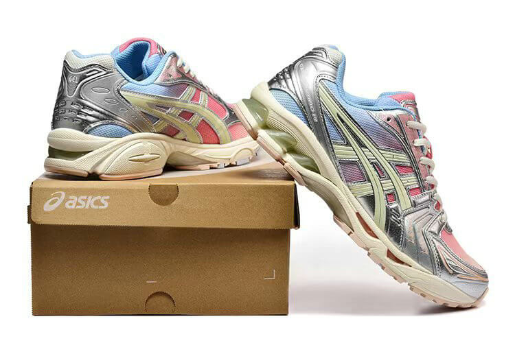 Premièrement :Les baskets Asics GEL-KAYANO offrent une combinaison parfaite de style et de performance.