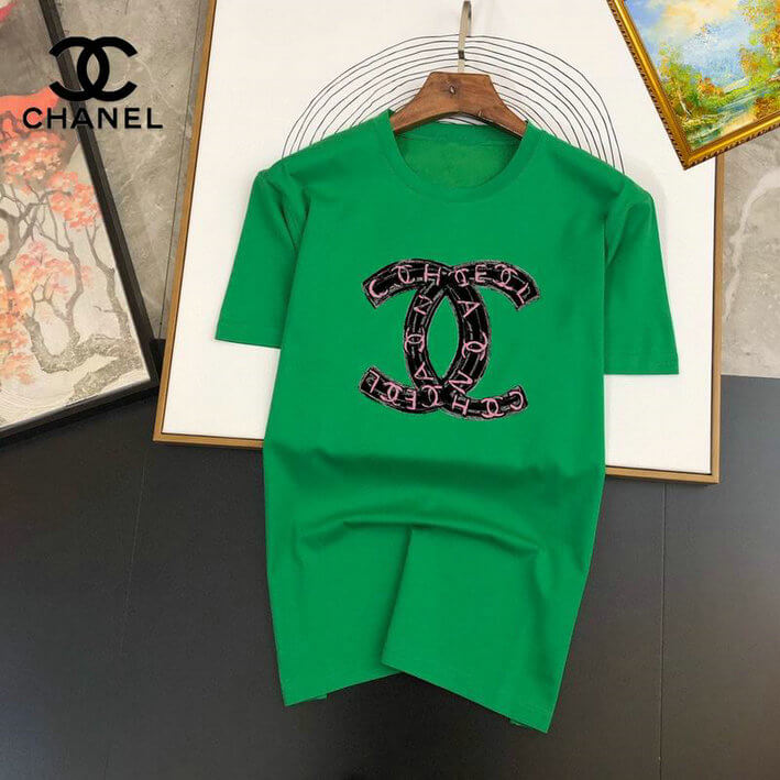 les T-shirts Chanel Femme offrent une élégance et un confort inégalés. Au meilleur prix. Le moins cher design emblématique.