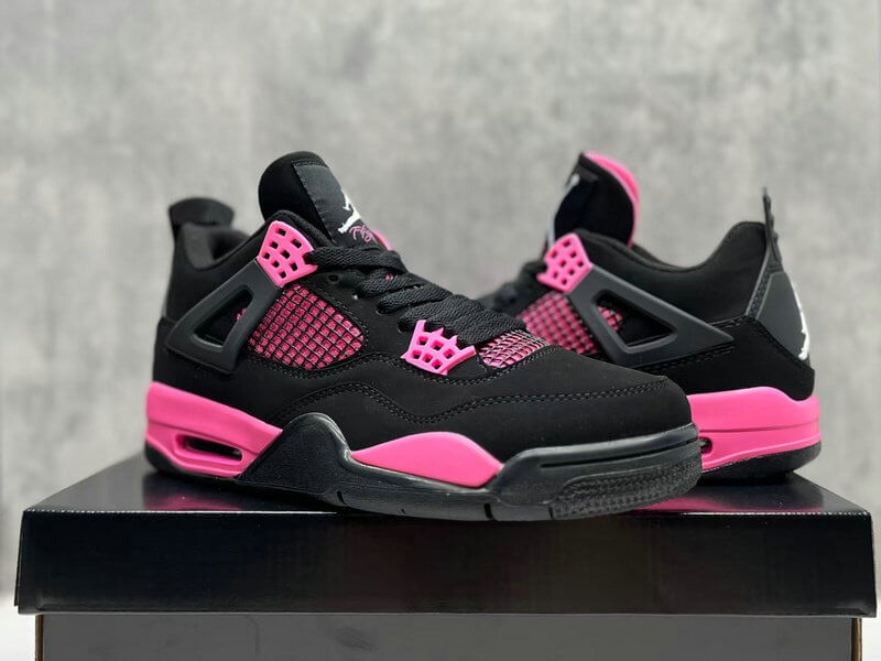 Premièrement : Les baskets Air Jordan 4 Femme se distinguent par leur design iconique et leur capacité à allier style et fonctionnalité.