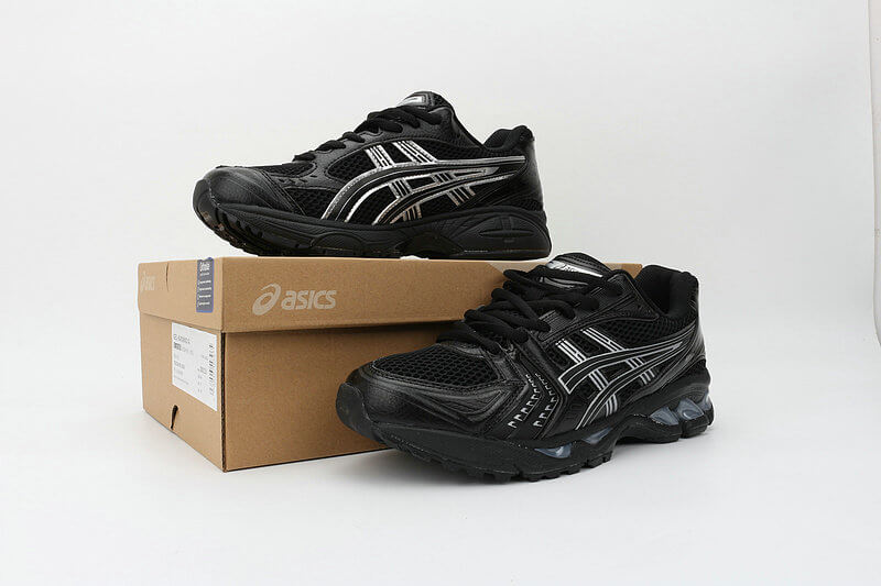 Résultats de l'engagement emblématique de la marque Asics à combiner style et innovation, les sneakers Asics Femme  sont des pièces maîtresses de la mode sportive.
