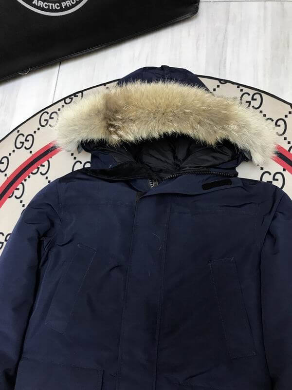 la Doudoune Canada G00se Femme est un témoignage de l'engagement de Canada G00se à combiner style,