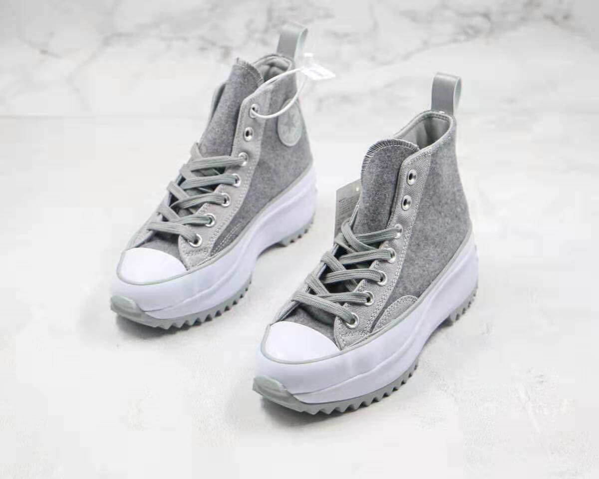 Premièrement : Les baskets Converse Femme se distinguent par leur design iconique et leur esthétique vintage.