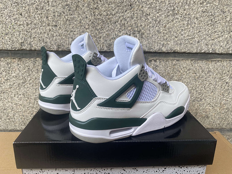 Premièrement : Les baskets Air Jordan 4 Femme se distinguent par leur design iconique et leur capacité à allier style et fonctionnalité.