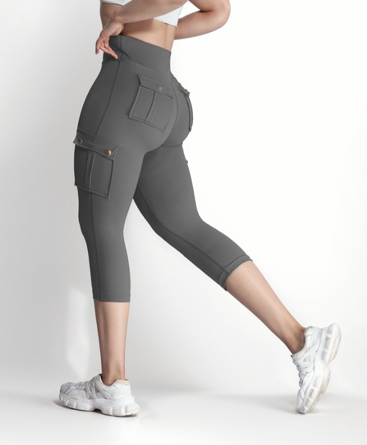 Premièrement : Ce Legging de motard taille haute avec poches à rabat pour soulever les fesses.