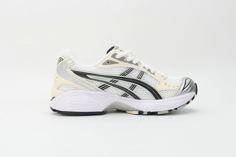 Résultats de l'engagement emblématique de la marque Asics à combiner style et innovation, les sneakers Asics Femme  sont des pièces maîtresses de la mode sportive.