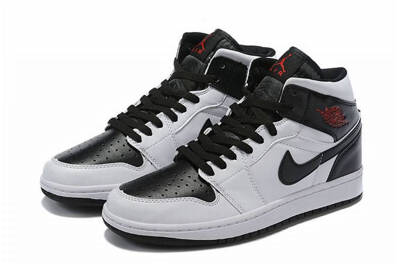 Les  baskets Air Jordan 1 Low "Topaz Mist (GS)" pour femmes offrent une esthétique élégante avec des nuances de Topaz Mist. 