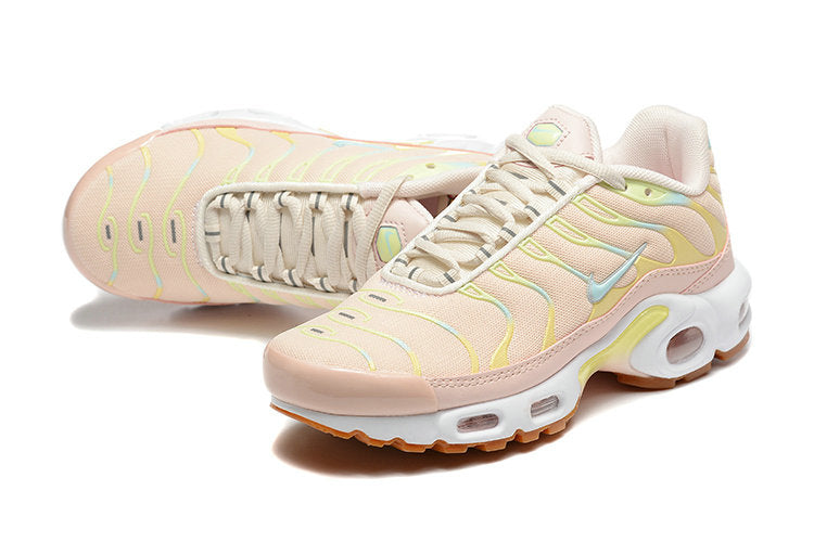 Résultats de l'évolution emblématique de la ligne Nike, les Nike TN Air Max Plus Femme sont un témoignage de l'engagement de Nike à combiner style et innovation.