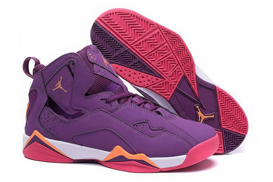 Premièrement, les baskets Air Jordan 7 Femme se distinguent par leur design iconique et leur confort exceptionnel.