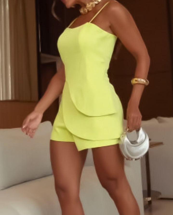 Premièrement : Adoptez un style chic et décontracté avec cette Combinaison bandeau froncée à bretelles spaghetti, barboteuse décontractée, coupe ajustée femme