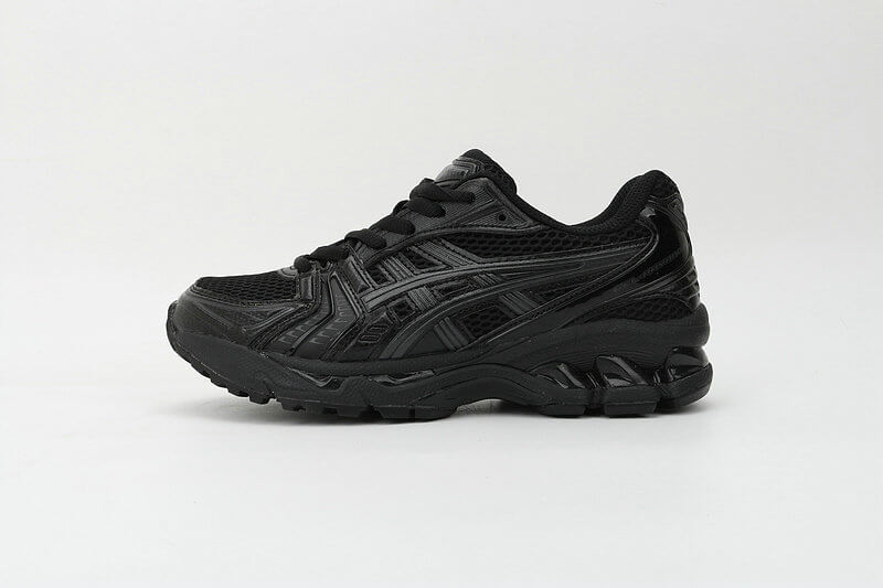Résultats de l'engagement emblématique de la marque Asics à combiner style et innovation, les sneakers Asics Femme  sont des pièces maîtresses de la mode sportive.