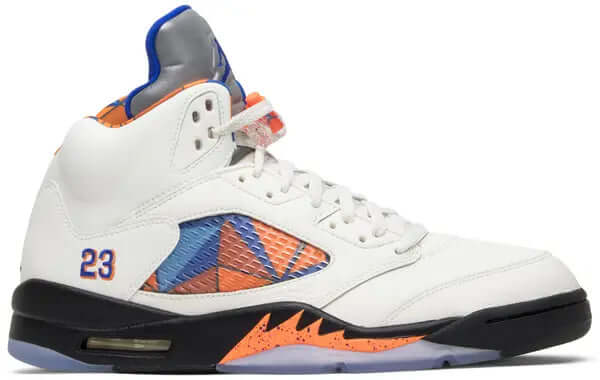 Premièrement, les baskets Air Jordan 5 Femme incarnent un mélange parfait de style audacieux et de performance exceptionnelle.
