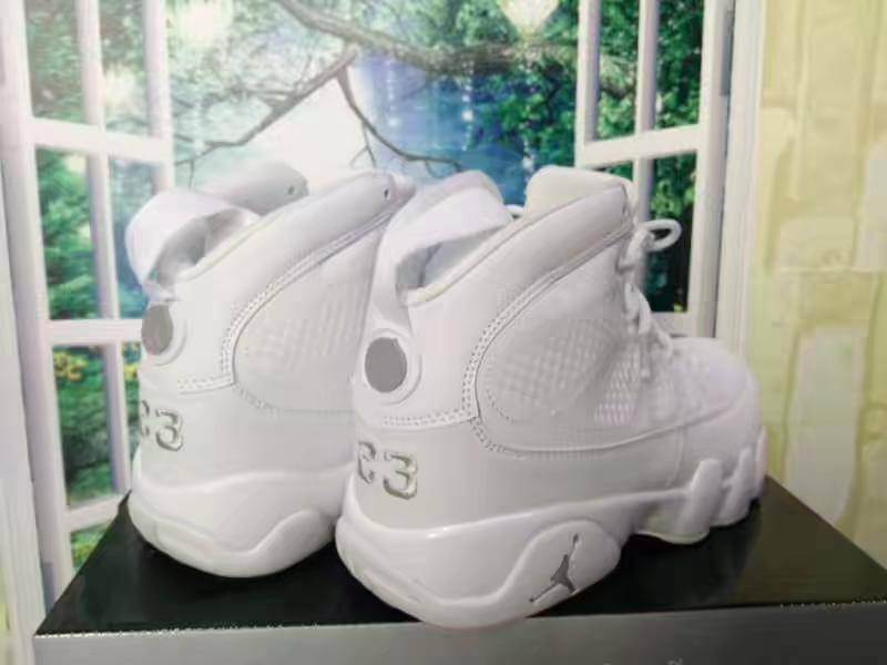 Les baskets Air Jordan 9 sont des pièces maîtresses de la mode. Depuis leur introduction.