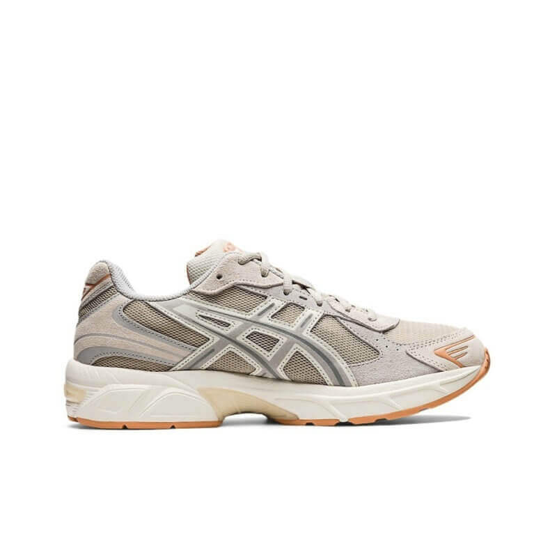 Premièrement :Les baskets Asics  offrent une combinaison parfaite de style et de performance.