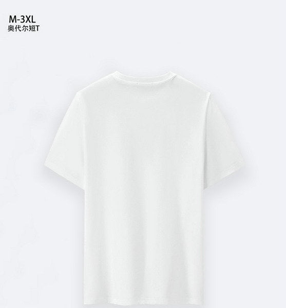 Premièrement : les T-shirts Moschino Femme offrent une élégance et un confort inégalés.