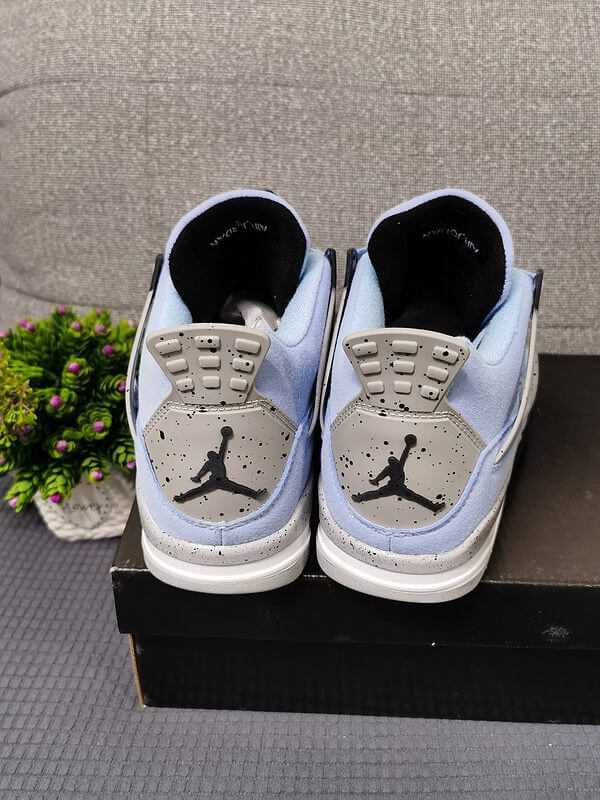 Premièrement : Les baskets Air Jordan 4 Femme se distinguent par leur design iconique et leur capacité à allier style et fonctionnalité.