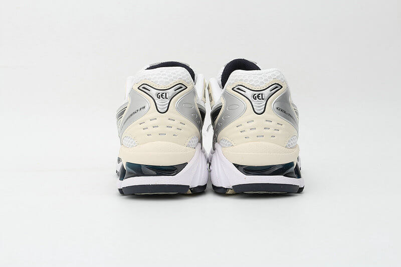 Résultats de l'engagement emblématique de la marque Asics à combiner style et innovation, les sneakers Asics Femme  sont des pièces maîtresses de la mode sportive.
