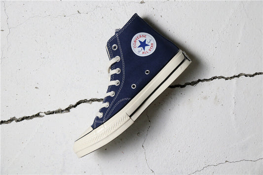 Premièrement : Les baskets Converse Femme se distinguent par leur design iconique et leur esthétique vintage.
